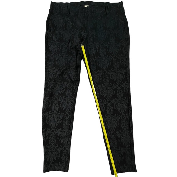 Faded glory XXL black legging style pants, fancy damask designs, stretchy waist - Picture 9 of 11